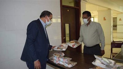 لأول مرة.. تفعيل نظام الباركود لصرف الوجبات لطلاب المدن الجامعية بسوهاج