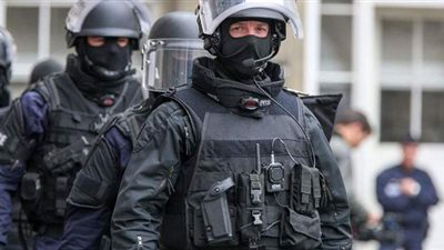 رجل يخفي جثة والدته 7 أعوام للاستمرار في صرف معاشها