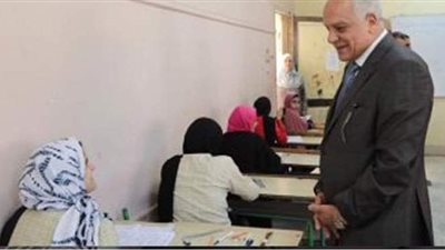 راشد يتفقد امتحانات الشهادة الإعدادية بمدرسة الشهيد أحمد السيد