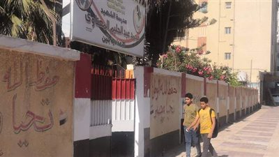 بدء توافد طلاب الشهادة الإعدادية علي لجان الامتحانات بمطروح | صور