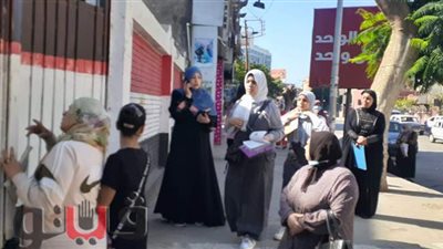 بالكمامة والمطهرات.. توافد طلاب الشهادة الإعدادية على مدارس الغربية | صور