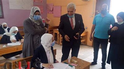 طلاب الإعدادية بالإسماعيلية يؤدون امتحانات الجبر والإحصاء وسط إجراءات احترازية مشددة