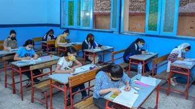 5 صور ترصد التزام لجان الشهادة الإعدادية بالإسكندرية بالإجراءات الاحترازية