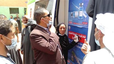 انطلاق سيارات متنقلة لتلقي المواطنين لقاح كورونا بقرى أسيوط | صور