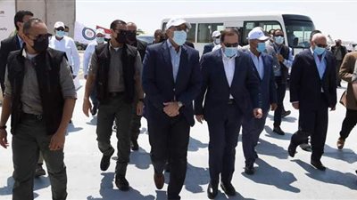 رئيس الوزراء يتفقد ميناء العين السخنة