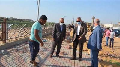 محافظ القليوبية يتابع أعمال تطوير محور شركات البترول بمسطرد