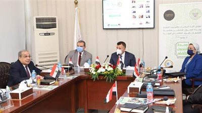 3 وزراء يفتتحون وحدة التحول الأخضر ومشروع 