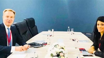 وزيرة التعاون الدولي تعقد جلسة ثنائية مع رئيس المنتدى الاقتصادي العالمي