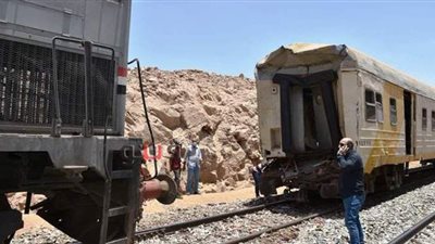 غرفة عمليات للتعامل مع حادث قطار أسوان ونقل المصابين للمستشفى الجامعى | صور