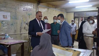 رئيس جامعة الأقصر يتفقد امتحانات نهاية العام بكلية الفنون الجميلة