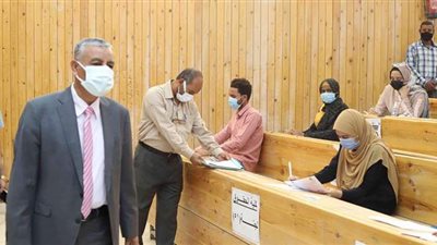 10 آلاف طالب يؤدون الامتحانات بجامعة جنوب الوادي