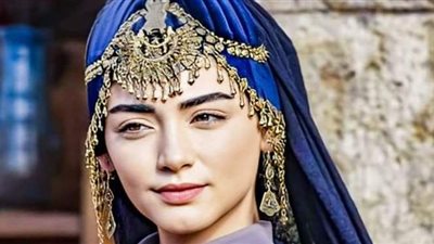 بالا خاتون في قيامة عثمان.. التركية أوزجي تورير تكتسب شعبية على مواقع التواصل