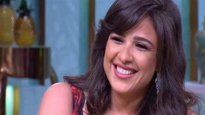 ياسمين عبد العزيز تحتفل بتخرج ابنتها في الجامعة| فيديو