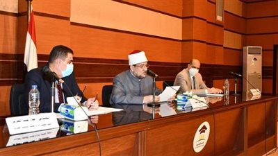 وزير الأوقاف يقرر صرف مكافآت مالية لتلك الفئات