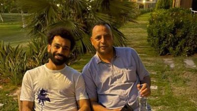 محمد صلاح يغادر للغردقة لقضاء إجازته بصحبة أسرته