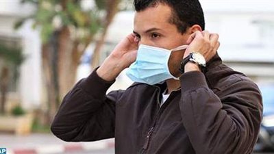 «أستاذ مناعة» يحذر من ارتداء الكمامة أكثر من 4 ساعات متواصلة