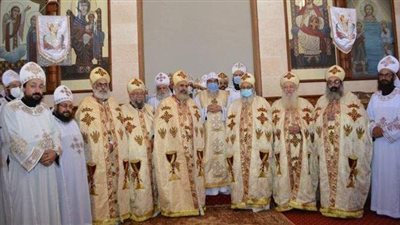 الأنبا مكاريوس يمنح رتبة القمصية لخمسة من كهنة المنيا