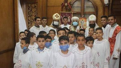 الأنبا فيلوباتير يرسم شمامسة جدد بإيبارشية أبو قرقاص