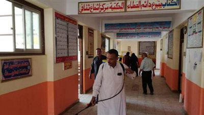 قبل الامتحان.. تعقيم وتطهير لجان الشهادة الإعدادية بالدقهلية | صور