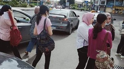 توافد طلاب الشهادة الإعدادية بالإسكندرية على اللجان لتأدية امتحان اللغة الانجليزية