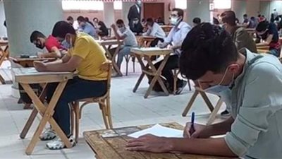 رئيس جامعة حلوان يتفقد لجان امتحانات نهاية العام