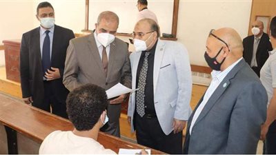 رئيس جامعة الأزهر يتفقد امتحانات الدراسات الإسلامية والإعلام