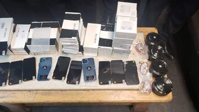 ضبط محاولة تهريب هواتف ومناظير طبية بمطار القاهرة | صور