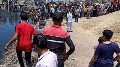 انتشال جثتي طبيب ونجله والبحث عن زوجته في انقلاب سيارة بترعة بالدقهلية | صور