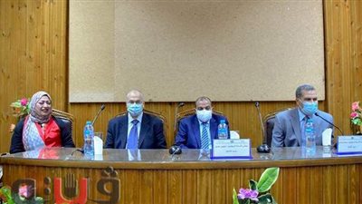 رئيس جامعة بني سويف يشهد حفل ختام الأنشطة الطلابية بكلية الآداب