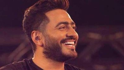 كانت تتمنى رؤيته.. تامر حسني يحقق حلم فتاة مصابة بالسرطان | فيديو