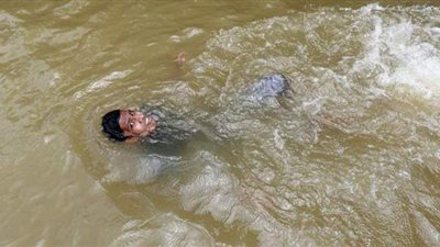 ارتفاع عدد ضحايا فيضانات سريلانكا لـ17 قتيلا وتشريد عشرات الآلاف | صور