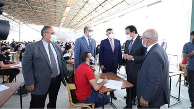 وزير التعليم العالي يتفقد لجان الامتحانات بجامعة عين شمس