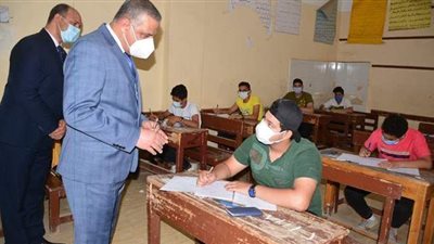 محافظ سوهاج يتفقد لجان امتحانات الشهادة الإعدادية | صور