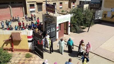 مشاهد من امتحانات الإعدادية.. خضوع الطلاب للكاشف الحراري في الدقهلية.. وإجراءات مشددة للوقاية من كورونا في بني سويف