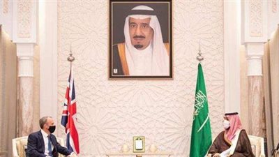 ولي العهد السعودي ووزير خارجية بريطانيا يبحثان تطورات المنطقة