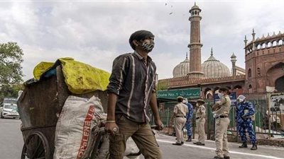 الهند تعيد فتح مدن رئيسية مع تراجع إصابات كورونا