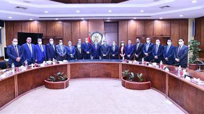 الملا يبحث مع مجلس نقابة العاملين بالبترول سبل زيادة كفاءة العنصر البشري