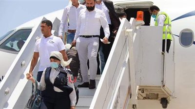 مطار برنيس الدولي يستقبل أول رحلة جوية بتقليد رش المياه | صور