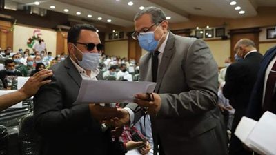 سعفان يسلم 450 عقد عمل لأصحاب الهمم والعزيمة بالشرقية