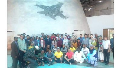 المشاركون في منحة ناصر للقيادة الدولية يزورون متحف القوات الجوية