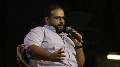 وفاة مؤلف رواية 