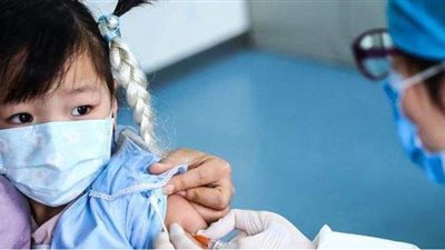 الصين تعتزم تلقيح الأطفال ضد كورونا