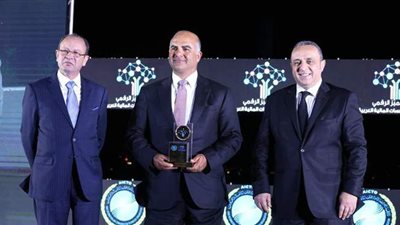 بنك مصر يحصد جائزة أفضل بنك في مصر في الابتكار الرقمي لعام 2020/2021