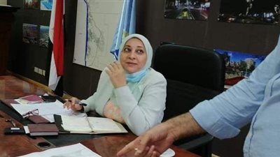 نائبة محافظ القاهرة تناقش تطوير ميدان تحيا مصر بالمقطم