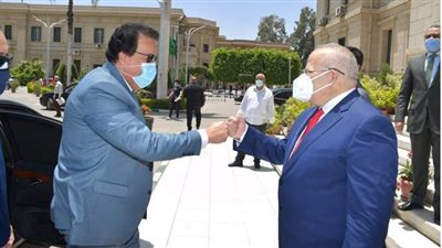 وزير التعليم العالي ورئيس جامعة القاهرة يتفقدان لجان امتحانات نهاية العام