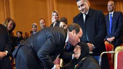 7 سنوات للرئيس الإنسان.. السيسي السند ينتصر للبسطاء ويجبر خواطرهم