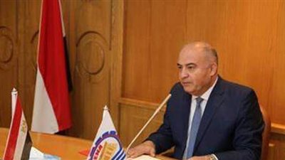 محافظ قنا يكرم المتميزين بمديرية التربية والتعليم