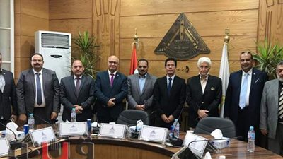 وفد من الاتحاد الرياضي للجامعات يتفقد ملاعب بنها