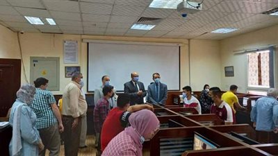 نائب رئيس جامعة المنصورة يتفقد اختبارات الفصل الدراسي الثاني