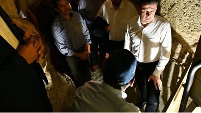 وزير الرياضة يصطحب رئيس الوكالة الدولية لمكافحة المنشطات في جولة بالأهرامات | صور